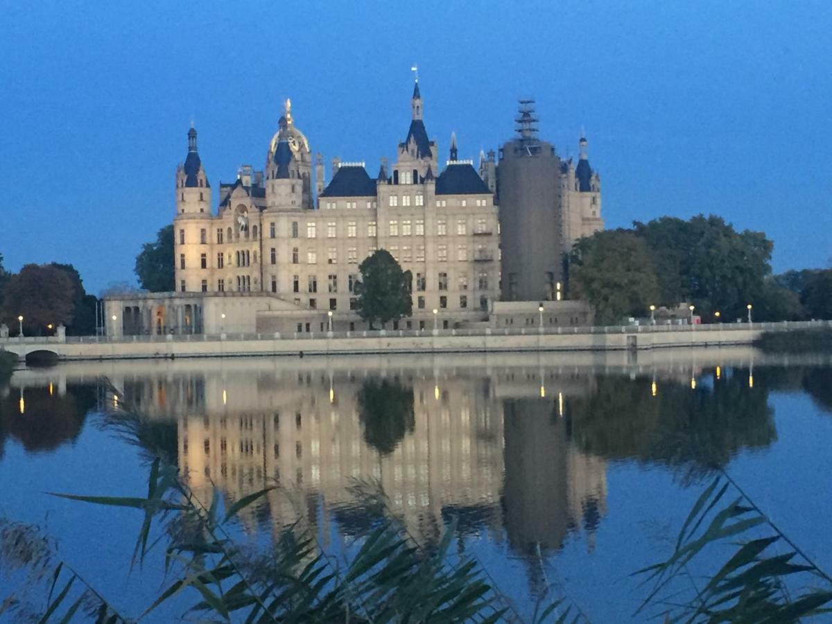 Schlosspark Residenz Schwerin  Extérieur photo
